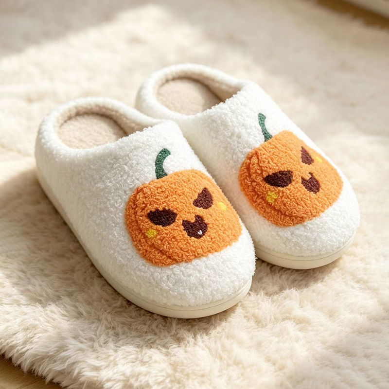 ハロウィンパンプキンふわふわスリッパ女性用不気味な屋内居心地 - Winter Clothing Material のレビューと価格