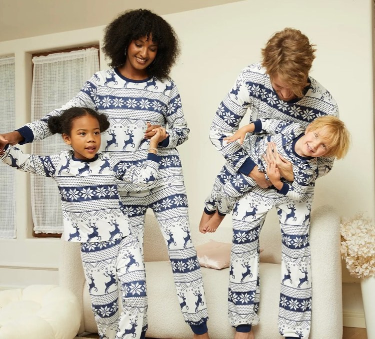 メリークリスマス家族マッチングパジャマセットオールエルクプリ - Winter Clothing Looks のレビューと価格