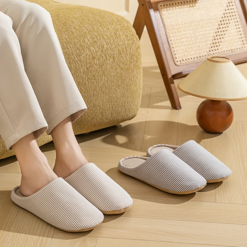 秋の新サイレント日本のスリッパ男性女性家庭用暖かい綿スリッパ - Winter Clothing Material のレビューと価格